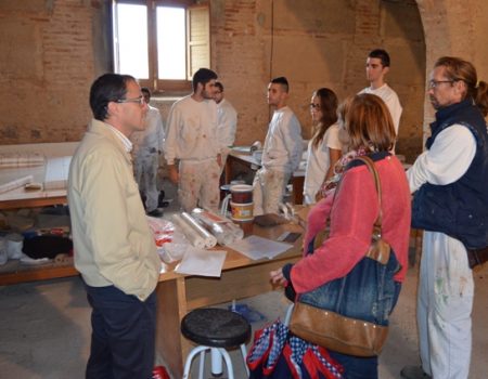 El alcalde visita los talleres del proyecto @prendizext que cuenta con 24 alumnos
