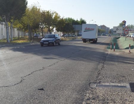 El alcalde reitera que el hospital no se licitará en 2015 y confía en que IU apoye  el desdoblamiento de la carretera de Guadalupe