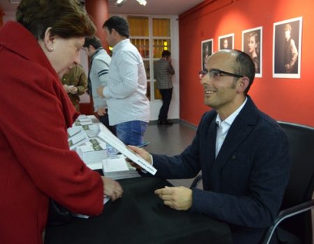 Eduardo Acero presenta su libro “De paño y piel”