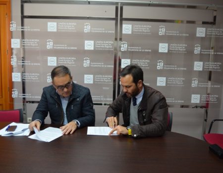 El Ayuntamiento de Villanueva  firma un convenio con la Federación Extremeña de Asociaciones de Personas Sordas (Fexas)