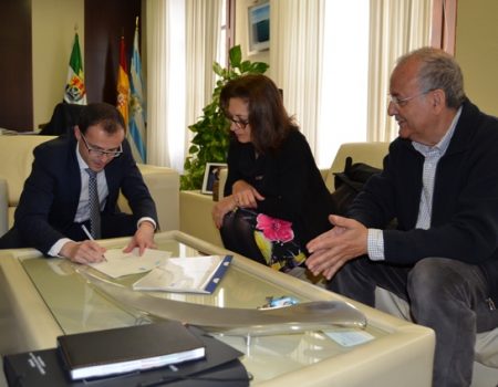 Firmadas las escrituras de compra-venta del antiguo bar La Sirena