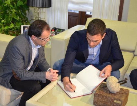 Pedro Sánchez se definió como un “aliado de los municipios” en su visita a Villanueva de la Serena