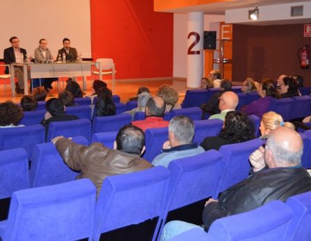 Reunión con los vecinos de viviendas de promoción pública afectados por la revisión catastral
