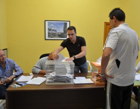 A hora y media del cierre de los colegios electorales, ya ha votado el  53,47% de los electores en Villanueva de la Serena