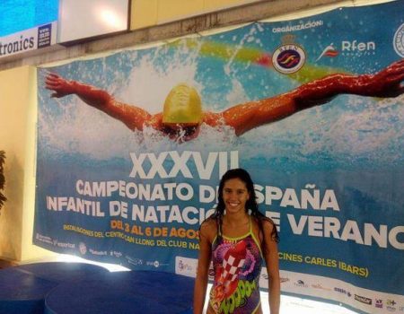 La villanovense Estela González campeona infantil de 100 metros braza