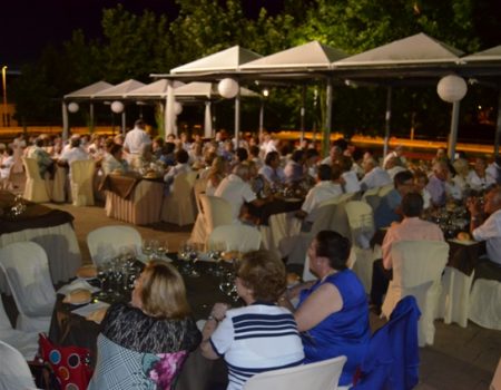 El próximo viernes 11 de septiembre los mayores despedirán el verano con una cena al aire libre