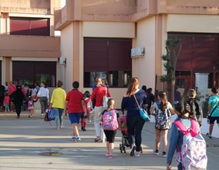 236 niños y niñas han acudido por primera vez al colegio este lunes 14 de septiembre