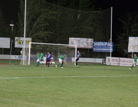 El Villanovense sigue soñando tras ganar 3-2 al Peña Sport en el encuentro de la Copa de S.M. el Rey