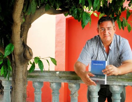 El periodista villanovense Francisco Lambea Bornay presenta su último poemario