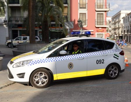 La Policía Local detiene a un individuo tras intentar sustraer prendas en una tienda de ropa infantil