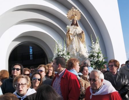 Un años más los villanovenses acompañan a la Virgen de la Aurora en su camino de vuelta a Villanueva de la Serena