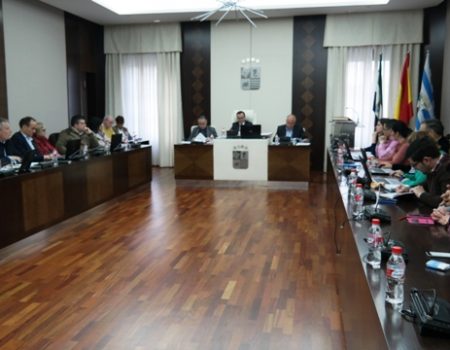 El pleno aprueba solicitar a la Consejería de Economía e Infraestructura de la Junta de Extremadura  la entrega de  los tramos urbanos de las carreteras EX206 y EX104