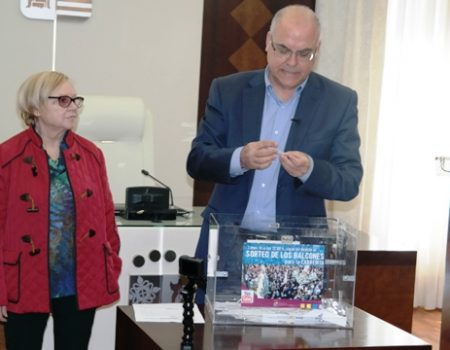 Este lunes 14 de marzo se han sorteado las 95 plazas  en balcones de los edificios municipales para ver La Carrerita