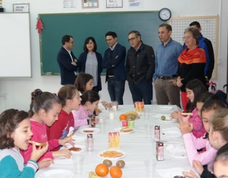 Alumnos de 3º de Primaria del Colegio Cervantes participan en la campaña de Alimentación 2016.