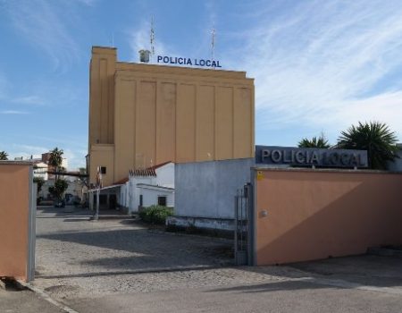 La Policía Local evita que una mujer  se arroje desde un puente del canal del Zújar