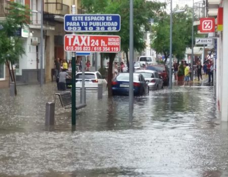 Vientos huracanados, fuertes lluvias y pedrisco, causan cuantiosos y numerosos daños materiales en la ciudad y en el campo