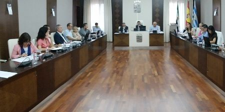 El pleno aprueba un convenio con el Ayuntamiento de Don Benito para optar a subvenciones para la implantación de fibra óptica