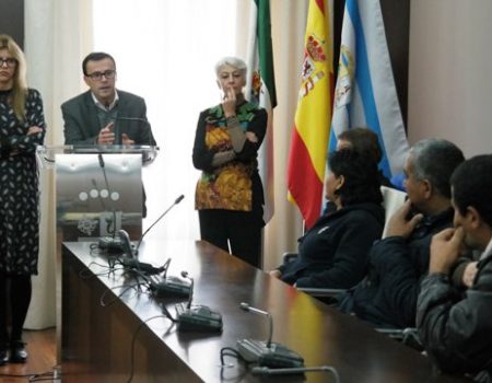 Entregadas las llaves de siete viviendas sociales, que podrán adquirir en tres años los adjudicatarios