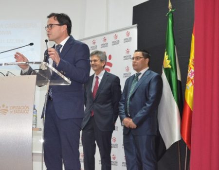 Diputación y Junta invertirán 3,1 millones de euros en la carretera de Zurbarán a Valdivia