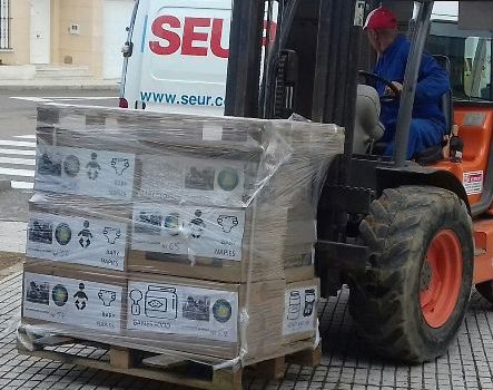 Se recogen 8 palés de material humanitario destinado a SOS Refugiados