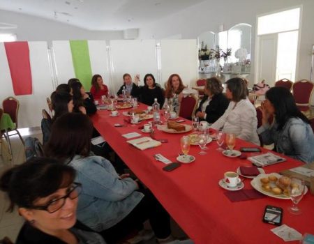 Mujeres empresarias de Villanueva de la Serena participan en un desayuno de trabajo