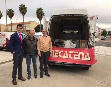 La asociación de Amigos del Pueblo Saharaui recibe una donación de material informático