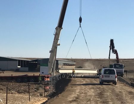 Colocada la losa del nuevo puente sobre el Arroyo del Molar