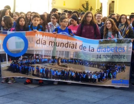 Alumnos de los tres institutos realizan una “Caminata por la Diabetes”