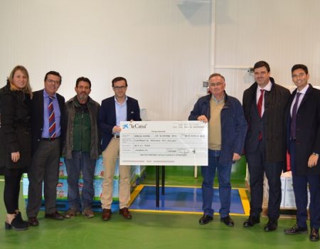 La obra social de La Caixa entrega 175 lotes de alimentos al Ayuntamiento de Villanueva de la Serena