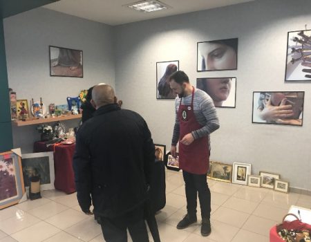 El rastrillo solidario de “La Guapa” recauda 3.400 euros para su Bolsa de Caridad