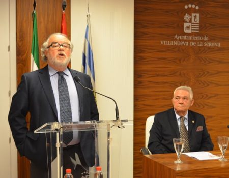 El médico Agustín Muñoz Sanz, presenta su última novela “Los galgos del Papa”