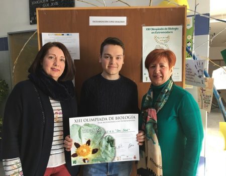Francisco Javier Fernández, Laura Ventura y Mercedes Núñez, ganadores de la XIII Olimpiada de Biología regional