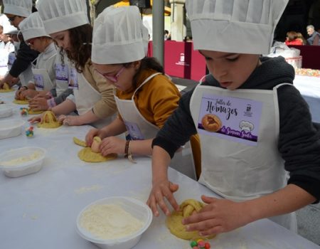 200 niños participan en el taller “Haz tu propio Hornazo”