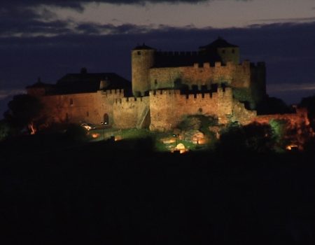 El Castillo de la Encomienda cuenta con iluminación propia