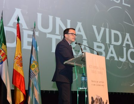 El Ayuntamiento rinde homenaje a las personas jubiladas en los últimos años