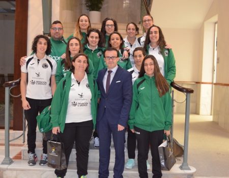 El alcalde recibe al equipo CEFO de Fútbol Sala