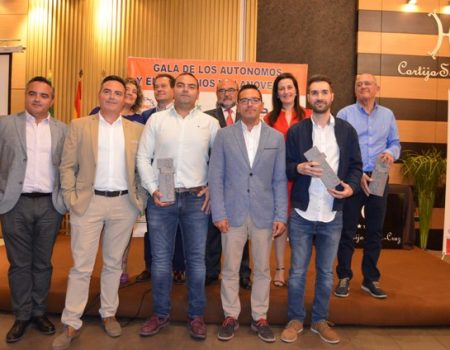 Agencia Viajes Vidal, Motos Pablo, Peluquería Jaime, El Torruco y Construcciones Ferga, ganadores de la XI Gala del Autónomo y la Empresa Villanovense