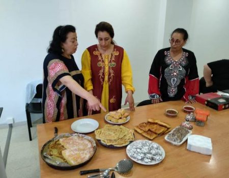 15 personas participan en el taller “Cocinas del Mundo”