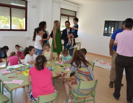 Un total de 30 niños están en el Espacio Saludable de la Junta y Cruz Roja