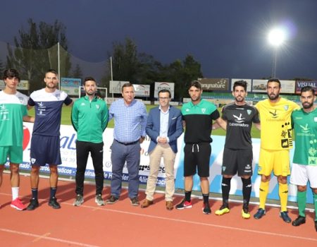 El C.F. Villanovense presenta las nuevas equipaciones para la temporada 2018/2019
