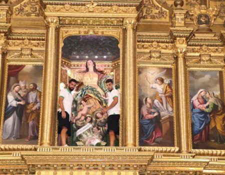 El CF Villanovense realiza su tradicional ofrenda floral