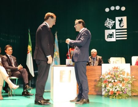 Antonio Huertas recibe la Medalla de la Ciudad