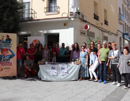 Proines instala una mesa informativa para informar sobre salud mental