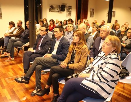 Escritores extremeños alzan su voz contra la violencia de género en un libro