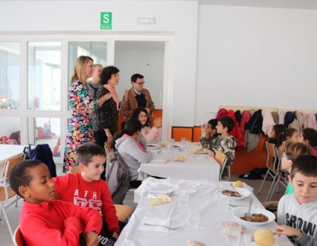 El alcalde visita el comedor escolar del CEIP Virgen del Pilar