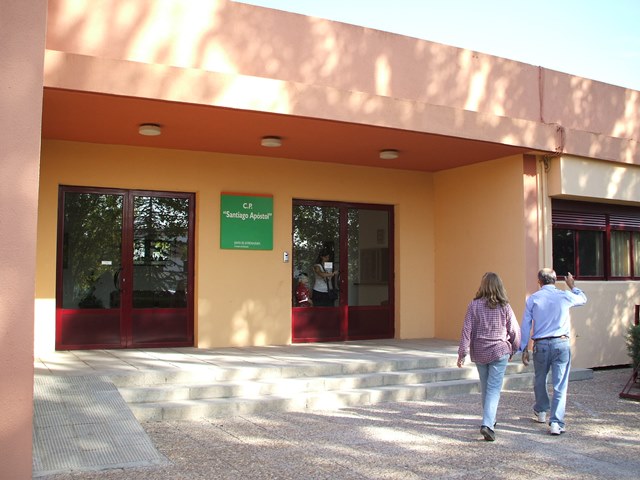 colegio-santiago-apstol.JPG