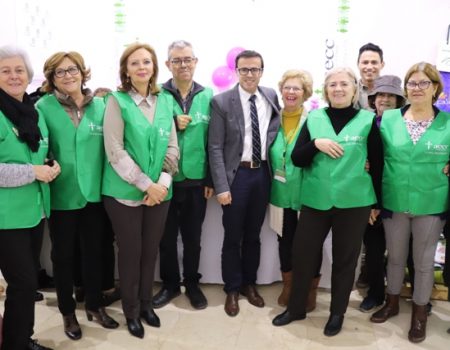 El alcalde visita el mercadillo solidario de la Asociación Española Contra el Cáncer