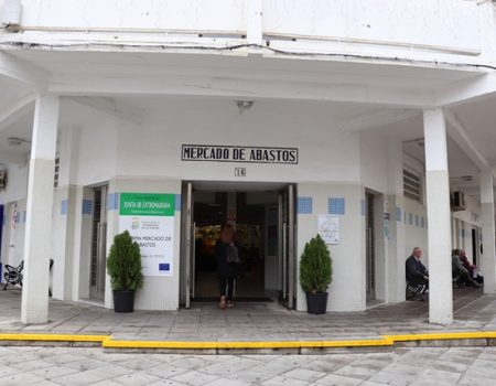 Continúan las mejoras en el mercado de abastos con la sustitución de las cuatro cámaras frigoríficas