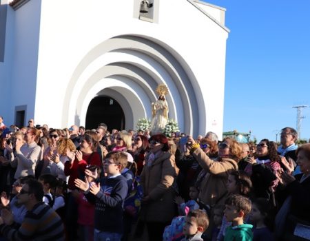 Un año más, cientos de villanovenses acompañan a la Virgen de la Aurora desde su ermita a Villanueva