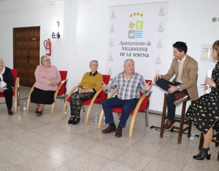 Cuatro mayores dan su visión de sus barrios en una actividad en el Centro de Mayores Conquistadores